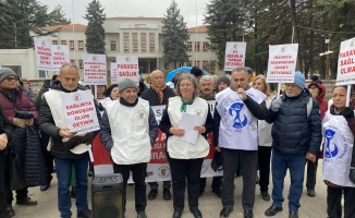 Aile Hekimlerinden "Eziyet Yönetmeliğine Hayır" Protestosu